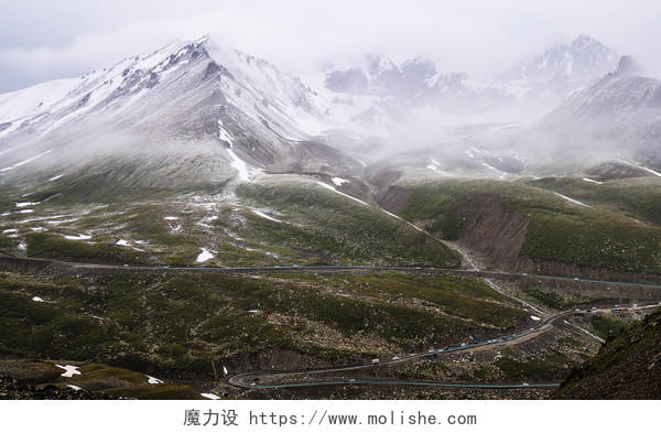 新疆天山山脉雪景风光